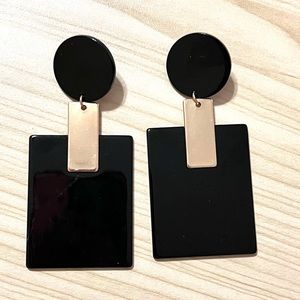 Black geometric earrings!